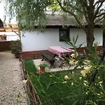 Дом отдыха Balatonkenesei Nadfedeles Lovas Vendeghaz Балатонкенезе