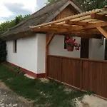 Ferienhaus Balatonkenesei Nadfedeles Lovas Vendeghaz *