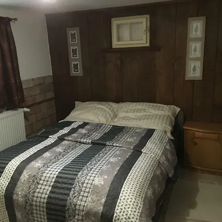 Balatonkenesei Nádfedeles Lovas Nyaraló