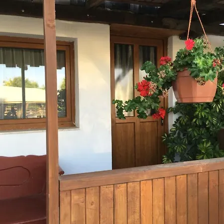 Balatonkenesei Nádfedeles Lovas Сasa de vacaciones *