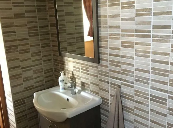 Balatonkenesei Nadfedeles Lovas Vendeghaz *