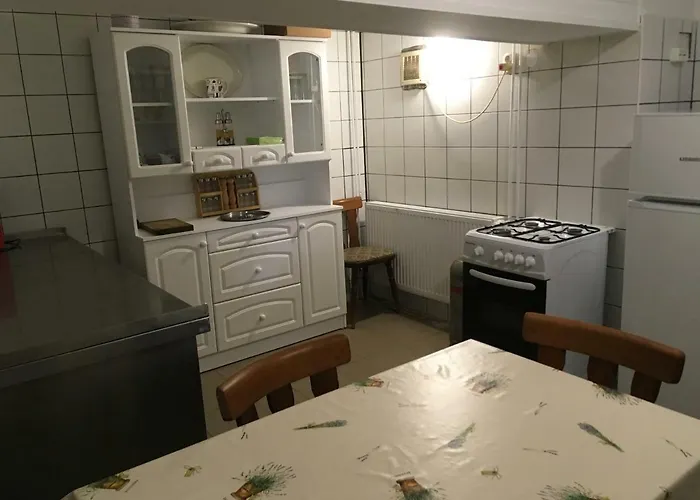 Balatonkenesei Nádfedeles Lovas