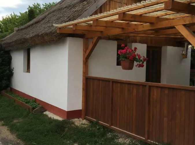 Vakantiehuis Balatonkenesei Nadfedeles Lovas Vendeghaz *