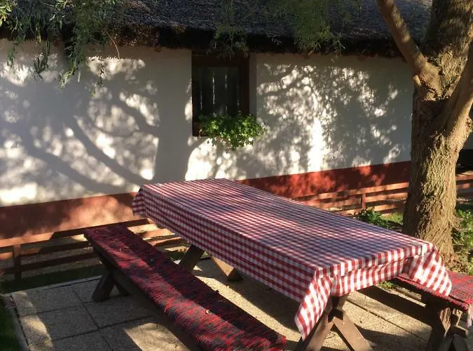 Balatonkenesei Nadfedeles Lovas Vendeghaz * Balatonkenese