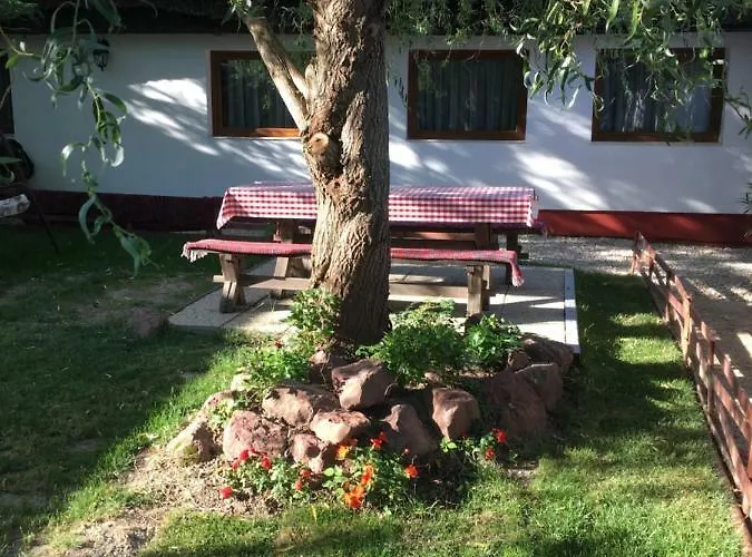 Дом отдыха Balatonkenesei Nadfedeles Lovas Vendeghaz *